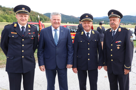 Predaja gasilskega vozila  GVGP-1 PGD Grahovo 02 Foto Ljubo Vukelič